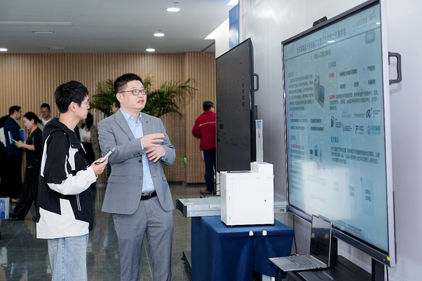 突破通量技術(shù)壁壘!芯像生物于金鳳科技成果發(fā)布會上首發(fā)Wafer Level Package高通量芯粒集成技術(shù)(圖4) 突破通量技術(shù)壁壘!芯像生物于金鳳科技成果發(fā)布會上首發(fā)Wafer Level Package高通量芯粒集成技術(shù)(圖4)